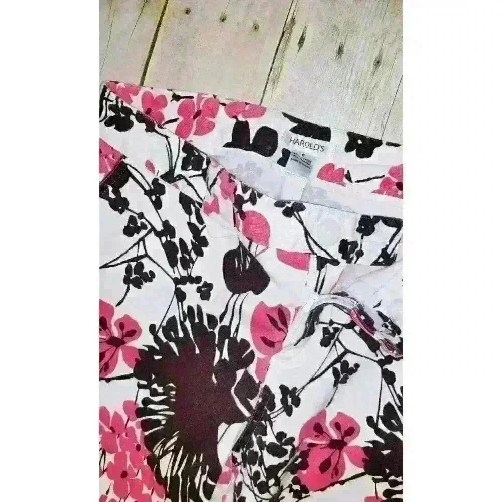 HAROLD'S Womans PINK/BROWN FLORAL Shorts STRETCH Walking TROPICAL Bermuda Size 6